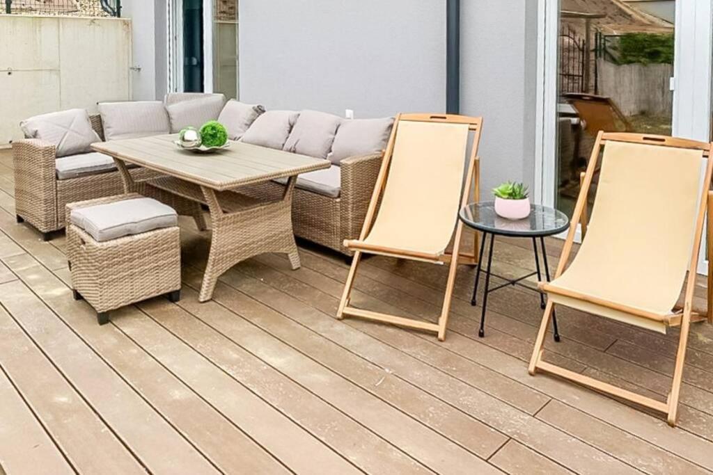 Gaestetraum Mit Wunderschoenem Ausblick Und Garten Apartment Muhldorf Bei Feldbach Bagian luar foto