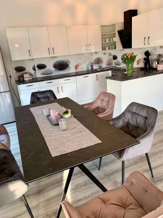 Gaestetraum Mit Wunderschoenem Ausblick Und Garten Apartment Muhldorf Bei Feldbach Bagian luar foto