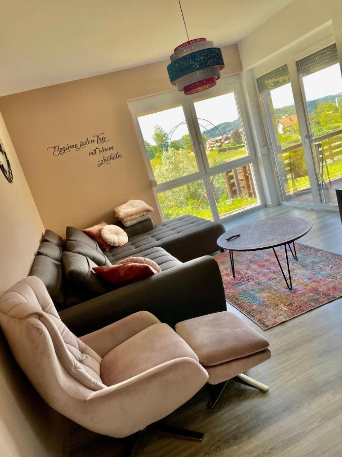 Gaestetraum Mit Wunderschoenem Ausblick Und Garten Apartment Muhldorf Bei Feldbach Bagian luar foto